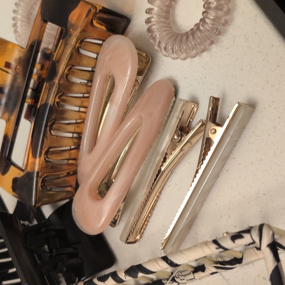 Hair Accessory Lot - Picture 2 of 3